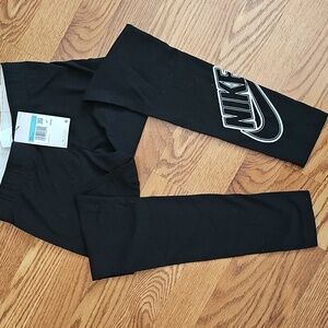 Girls Nike NWT Medium Leggings